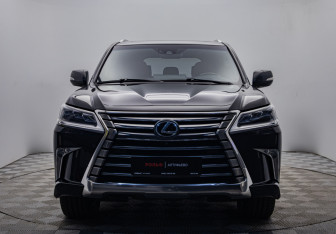 Подержанный автомобиль Lexus LX 2017 года (8 фото)