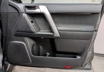 Подержанный автомобиль Toyota Land Cruiser Prado 2019 года (26 фото)
