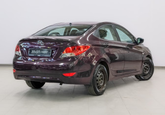 Подержанный автомобиль Hyundai Solaris Sedan 2012 года (5 фото)