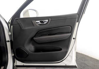 Подержанный автомобиль Volvo XC60 2019 года (25 фото)