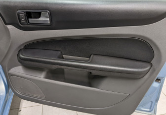 Подержанный автомобиль Ford Focus Hatchback 2009 года (18 фото)