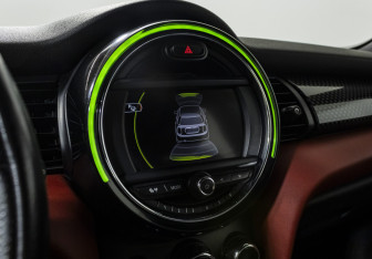 Подержанный автомобиль MINI Hatch 2015 года (14 фото)