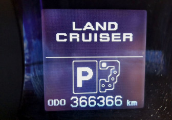 Подержанный автомобиль Toyota Land Cruiser Suv 2008 года (31 фото)