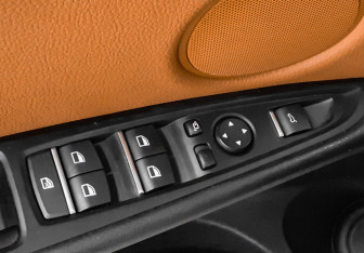 Подержанный автомобиль BMW X6 2016 года (21 фото)