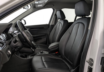 Подержанный автомобиль BMW X1 2018 года (20 фото)