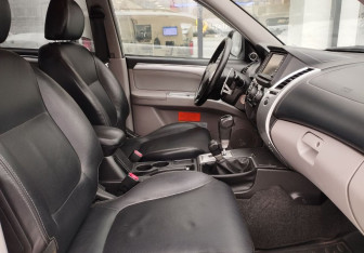 Подержанный автомобиль Mitsubishi Pajero Sport 2010 года (10 фото)