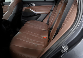 Подержанный автомобиль BMW X5 2019 года (10 фото)