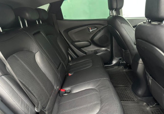 Подержанный автомобиль Hyundai ix35 2011 года (14 фото)