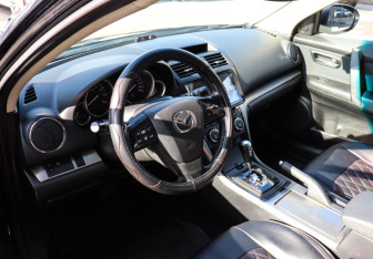 Подержанный автомобиль Mazda 6 Liftback 2011 года (7 фото)