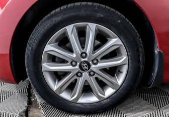 Подержанный автомобиль Hyundai Elantra Sedan 2014 года (6 фото)