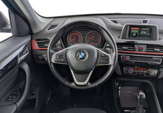 Подержанный автомобиль BMW X1 2017 года (21 фото)