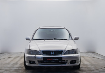 Подержанный автомобиль Honda Accord Sedan 2000 года (8 фото)