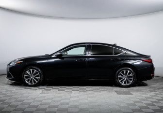 Подержанный автомобиль Lexus ES 2019 года (8 фото)
