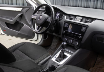 Подержанный автомобиль Skoda Octavia Liftback 2020 года (11 фото)