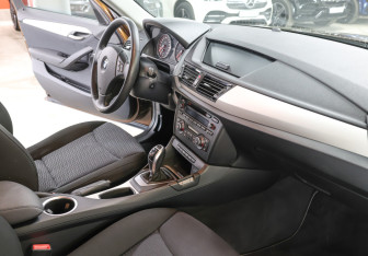 Подержанный автомобиль BMW X1 2014 года (11 фото)