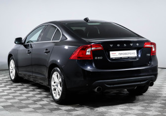 Подержанный автомобиль Volvo S60 2012 года (7 фото)