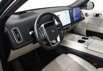 Подержанный автомобиль LiXiang L7 2023 года (9 фото)