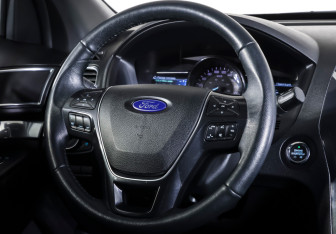 Подержанный автомобиль Ford Explorer 2019 года (13 фото)