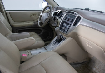 Подержанный автомобиль Toyota Highlander 2005 года (9 фото)