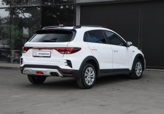 Подержанный автомобиль Kia Rio Hatchback 2021 года (4 фото)