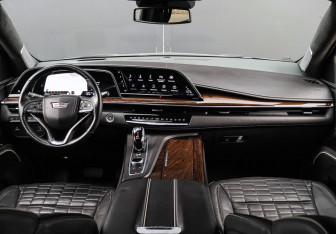 Подержанный автомобиль Cadillac Escalade Suv 2021 года (30 фото)
