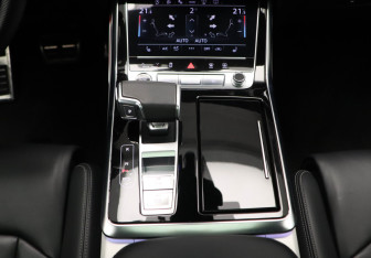 Подержанный автомобиль Audi Q7 2015 года (8 фото)