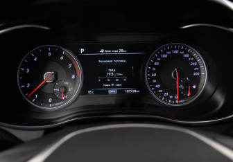 Подержанный автомобиль Genesis G70 2018 года (12 фото)