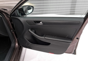 Подержанный автомобиль Volkswagen Jetta Sedan 2014 года (22 фото)