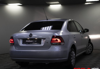 Подержанный автомобиль Volkswagen Polo Sedan 2012 года (20 фото)