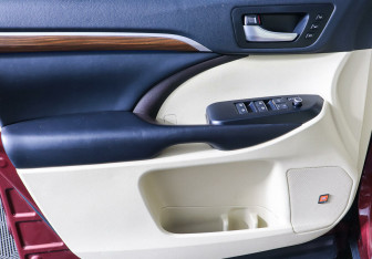 Подержанный автомобиль Toyota Highlander 2018 года (18 фото)