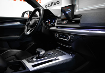 Подержанный автомобиль Audi Q5 2018 года (29 фото)