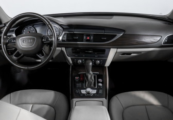 Подержанный автомобиль Audi A6 Sedan 2015 года (12 фото)