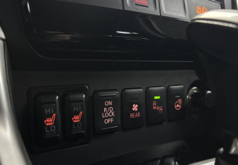 Подержанный автомобиль Mitsubishi Pajero Sport 2017 года (24 фото)