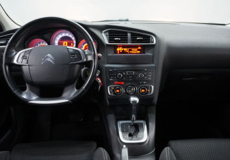 Подержанный автомобиль Citroen C4 Hatchback 2013 года (13 фото)