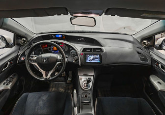 Подержанный автомобиль Honda Civic Hatchback 2008 года (11 фото)