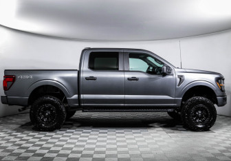 Подержанный автомобиль Ford F-150 2024 года (4 фото)
