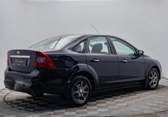 Подержанный автомобиль Ford Focus Sedan 2008 года (5 фото)