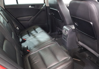 Подержанный автомобиль Volkswagen Tiguan 2011 года (22 фото)