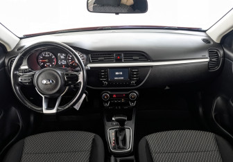 Подержанный автомобиль Kia Rio Sedan 2017 года (14 фото)