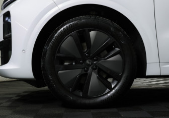 Подержанный автомобиль LiXiang L6 2024 года (30 фото)