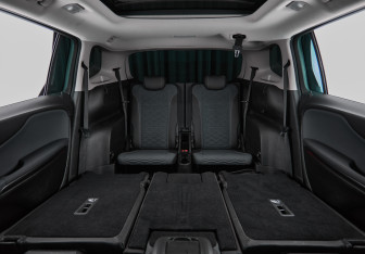 Подержанный автомобиль Opel Zafira Minivan 2013 года (25 фото)