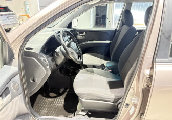 Подержанный автомобиль Kia Sportage 2009 года (6 фото)