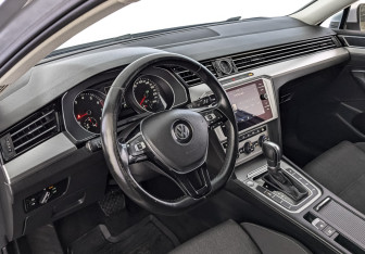 Подержанный автомобиль Volkswagen Passat Sedan 2019 года (15 фото)