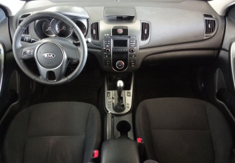 Подержанный автомобиль Kia Cerato Sedan 2009 года (9 фото)