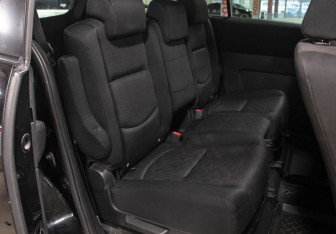 Подержанный автомобиль Mazda 5 2008 года (10 фото)