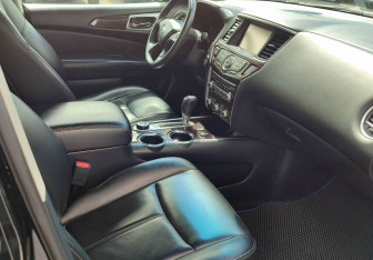 Подержанный автомобиль Nissan Pathfinder 2015 года (9 фото)