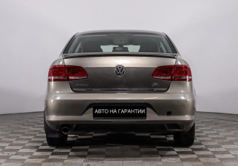 Подержанный автомобиль Volkswagen Passat Sedan 2012 года (4 фото)