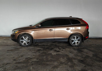 Подержанный автомобиль Volvo XC60 2012 года (8 фото)