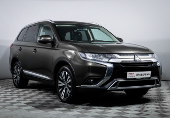 Подержанный автомобиль Mitsubishi Outlander 2019 года (3 фото)