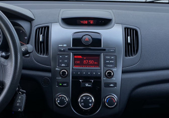 Подержанный автомобиль Kia Cerato Sedan 2011 года (12 фото)